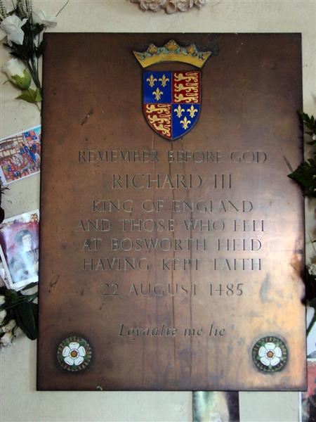 Remember before God
RICHARD III
King of England
and those who fell
at Bosworth Field
having kept faith.
22 August 1485.
Loyaulte me lie
 